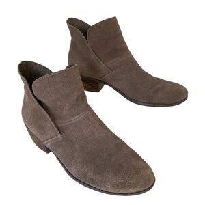 Me Too Suede Ankle Boots Women's Size 8.5 Zale Taupe Heeled Booties Modern